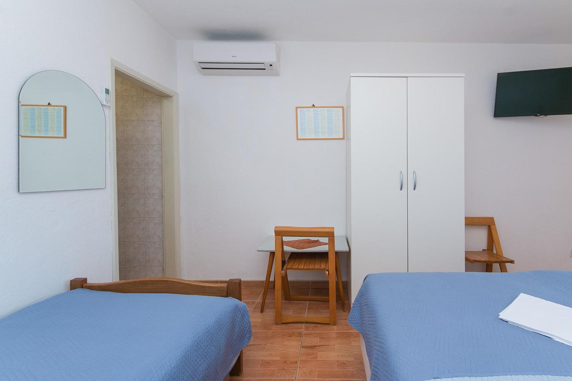 Apartments And Rooms By The Sea Brela, Makarska - 2752 Rom bilde