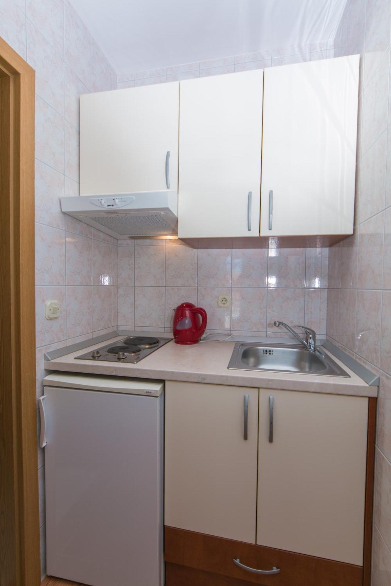 Apartments And Rooms By The Sea Brela, Makarska - 2752 Rom bilde