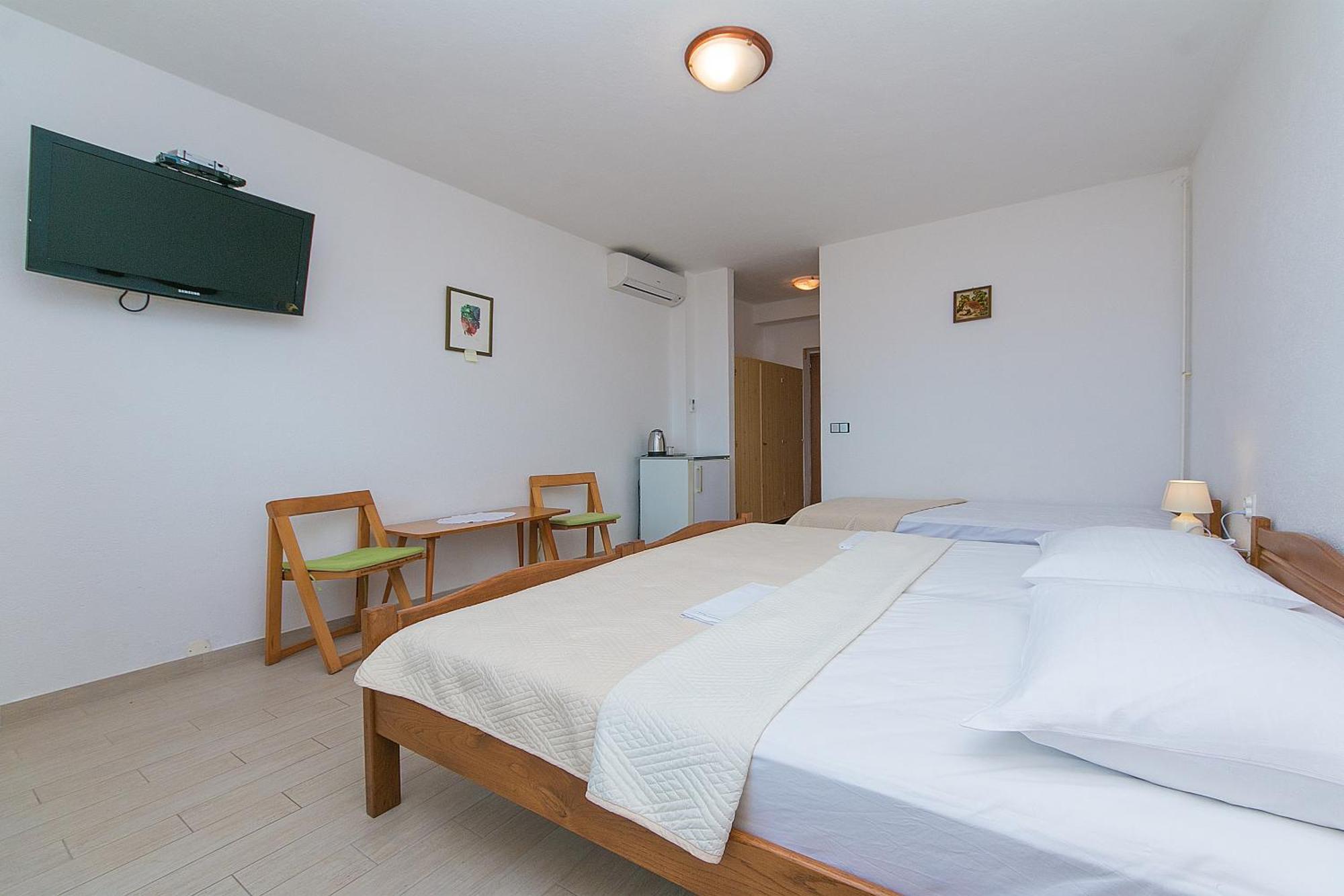 Apartments And Rooms By The Sea Brela, Makarska - 2752 Rom bilde