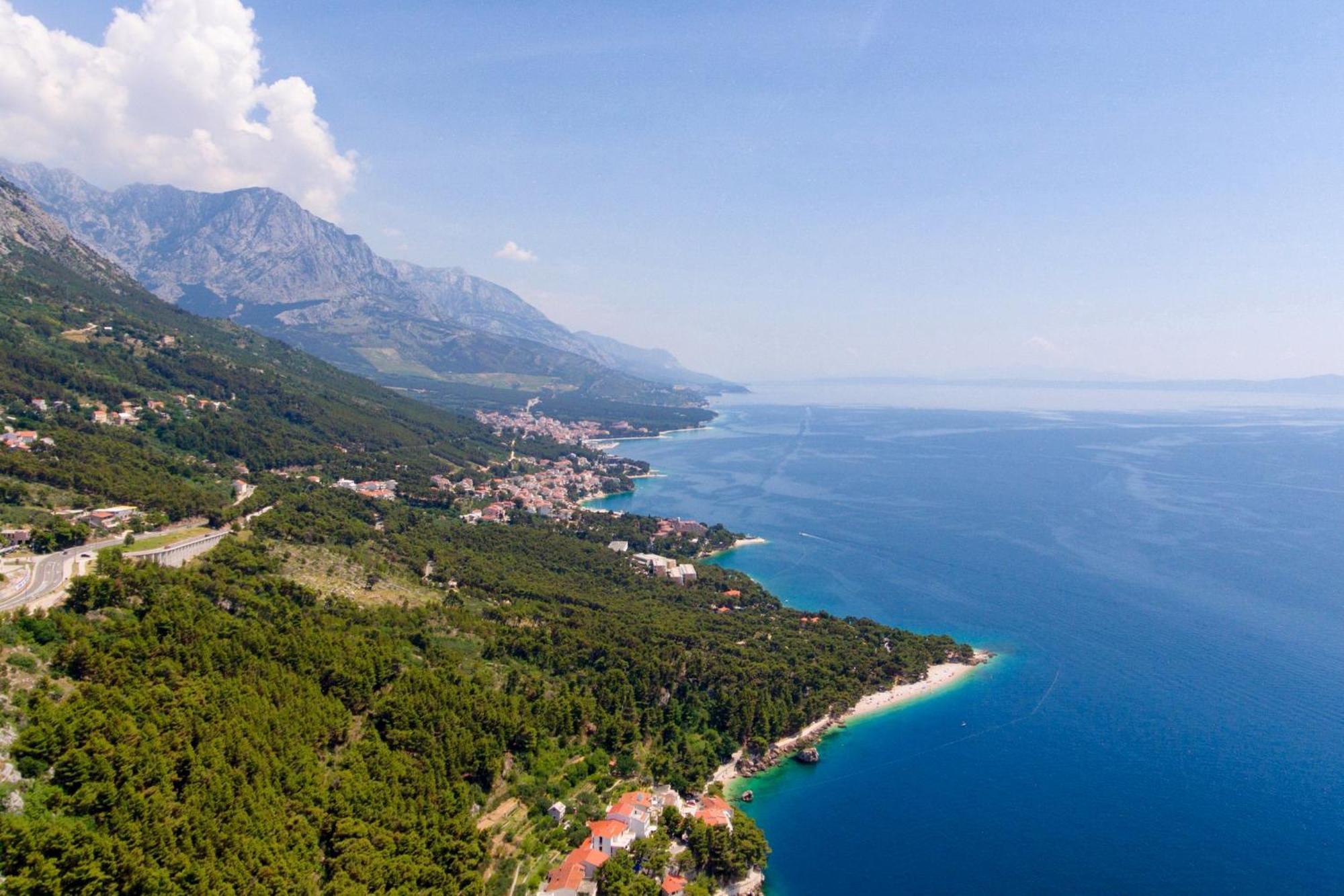 Apartments And Rooms By The Sea Brela, Makarska - 2752 Eksteriør bilde