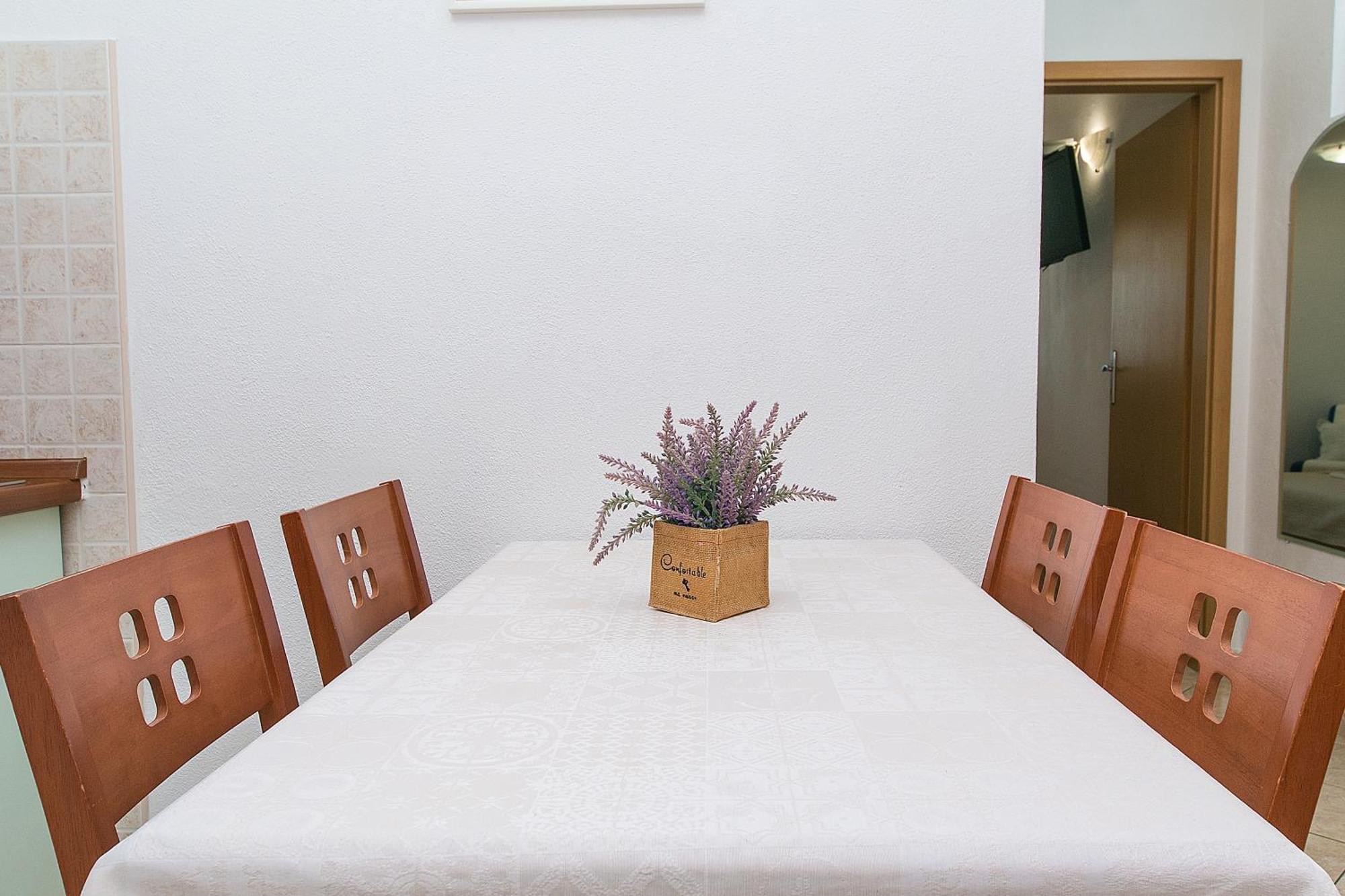 Apartments And Rooms By The Sea Brela, Makarska - 2752 Rom bilde
