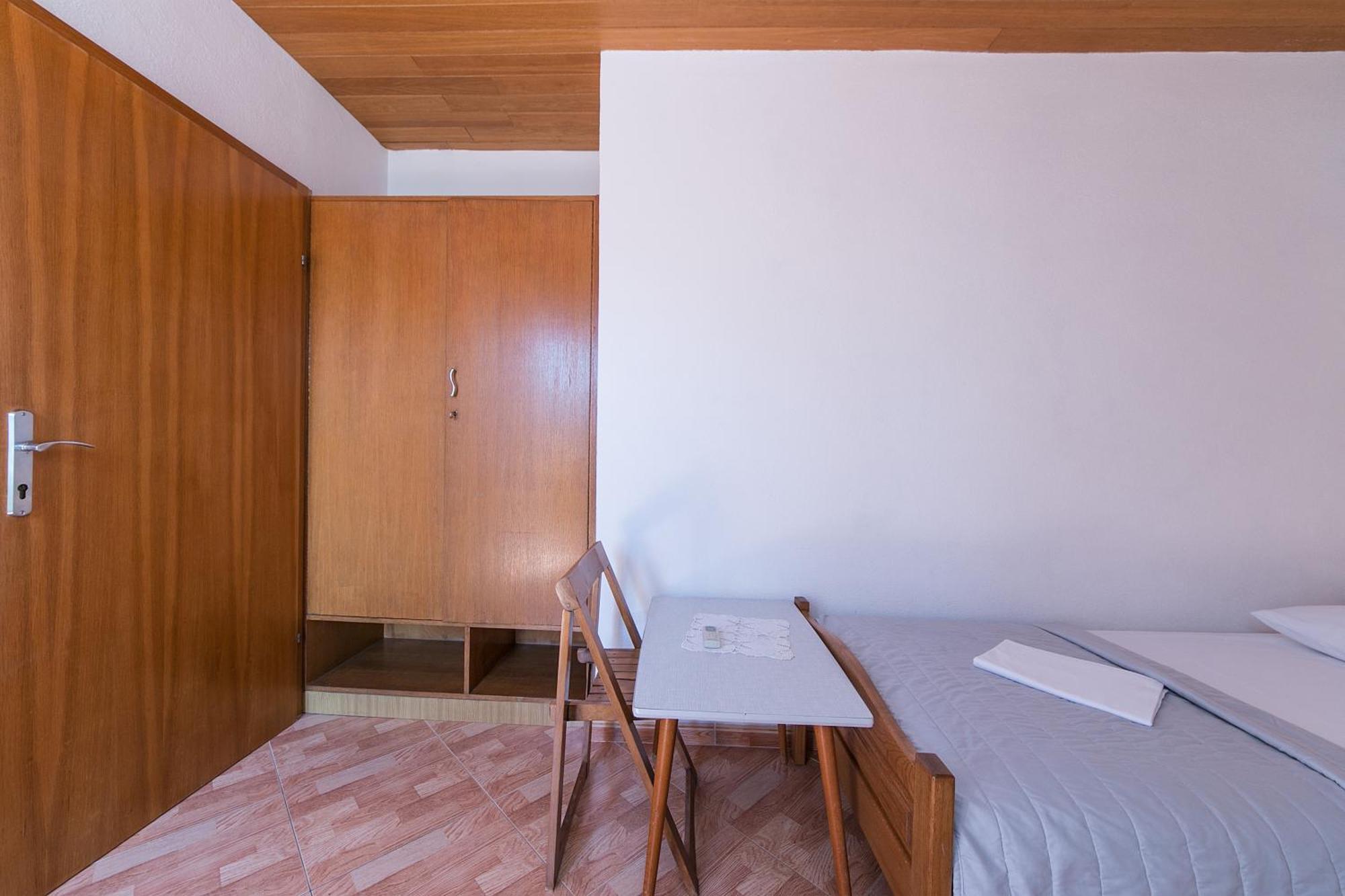 Apartments And Rooms By The Sea Brela, Makarska - 2752 Rom bilde