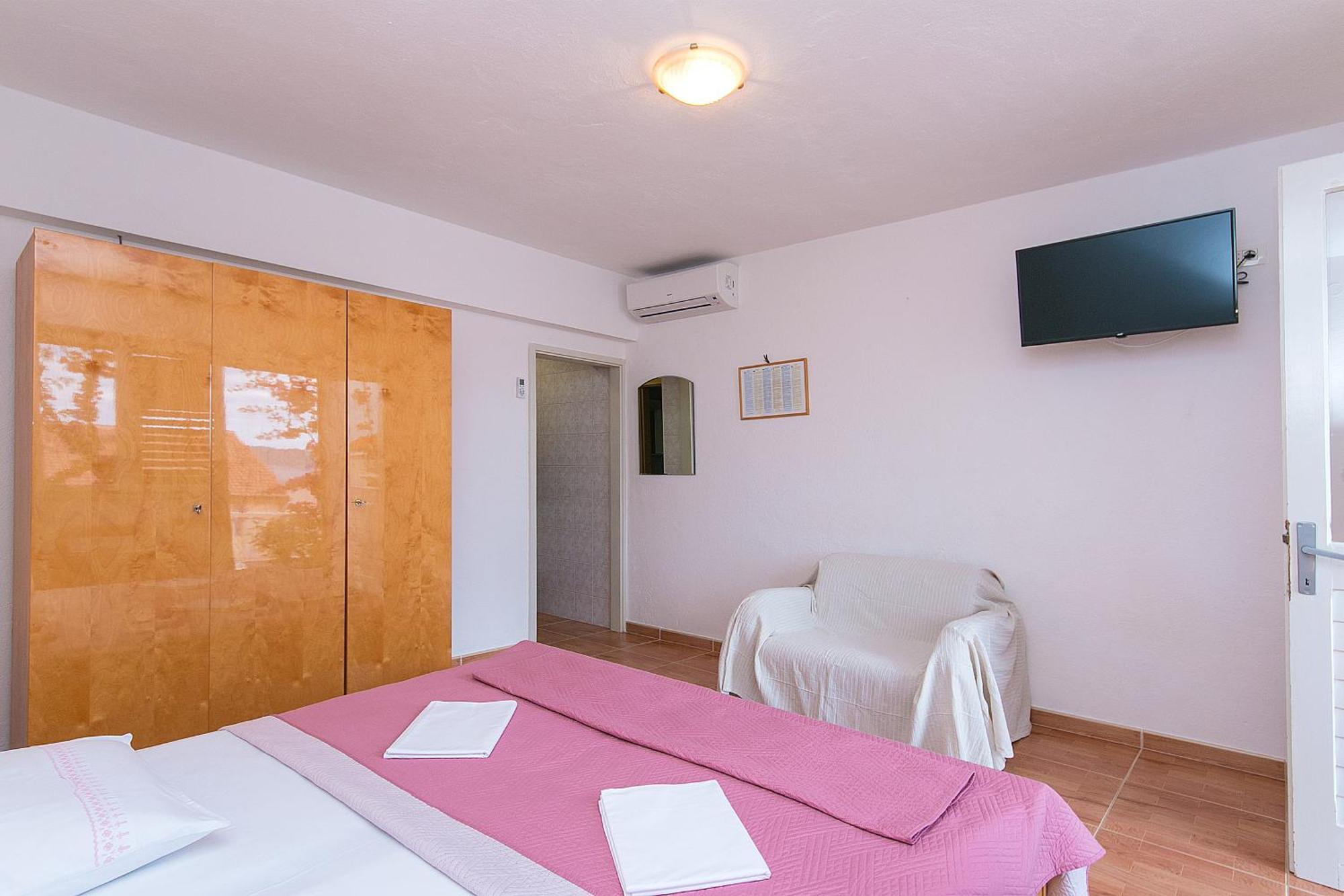 Apartments And Rooms By The Sea Brela, Makarska - 2752 Rom bilde