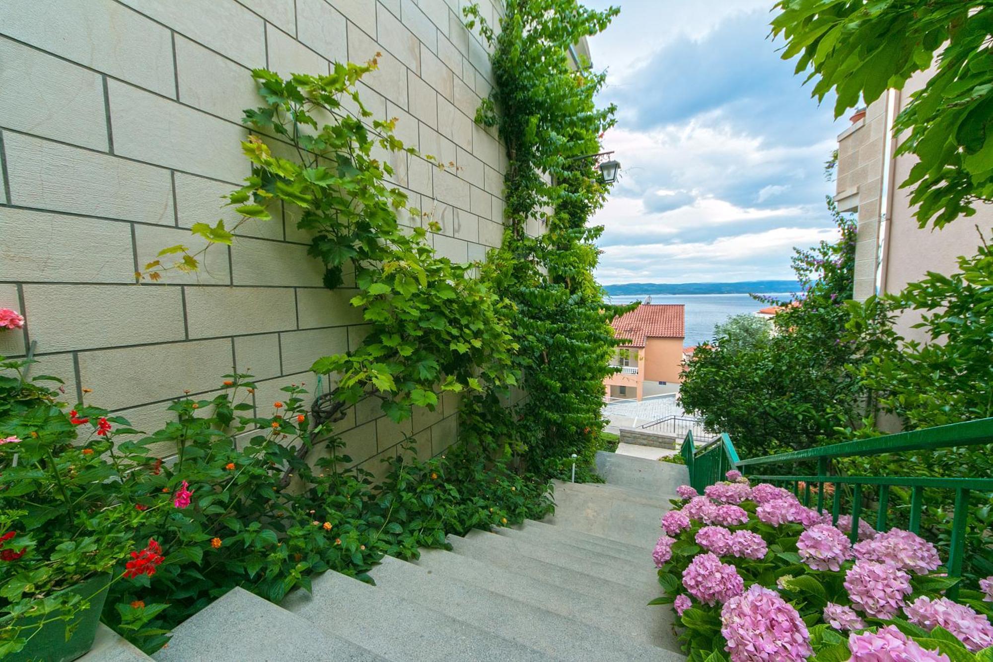 Apartments And Rooms By The Sea Brela, Makarska - 2752 Eksteriør bilde