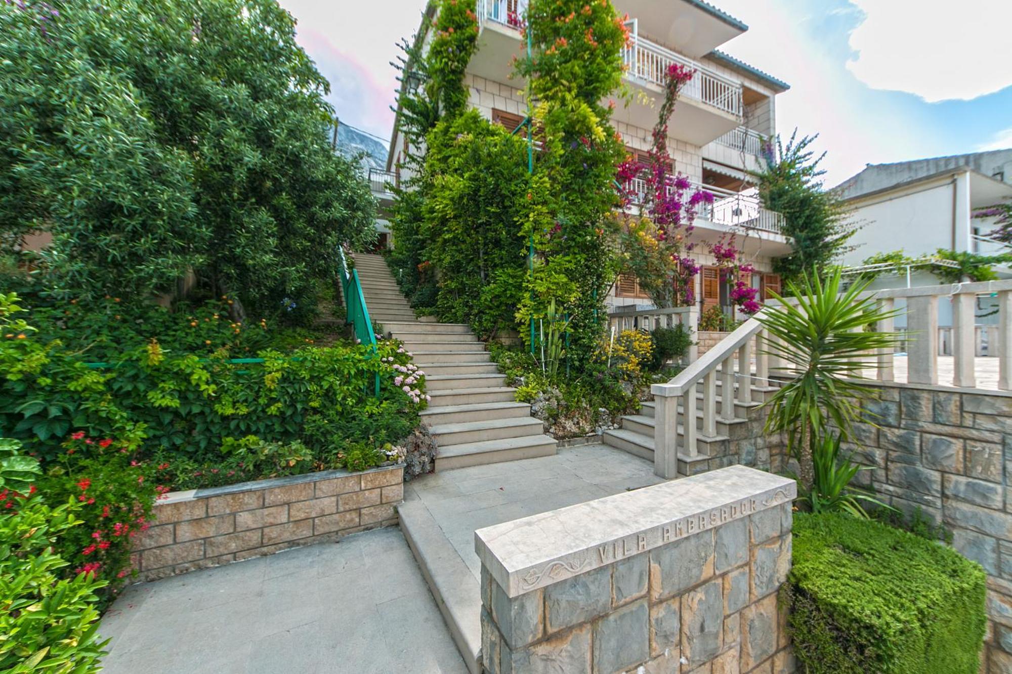 Apartments And Rooms By The Sea Brela, Makarska - 2752 Eksteriør bilde