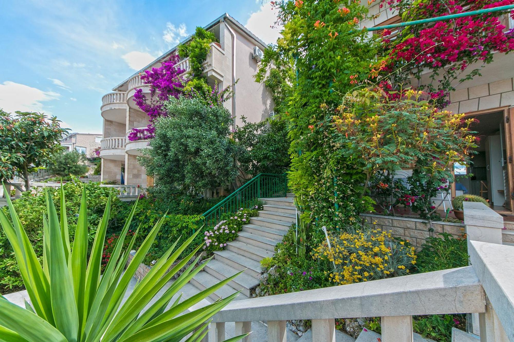 Apartments And Rooms By The Sea Brela, Makarska - 2752 Eksteriør bilde