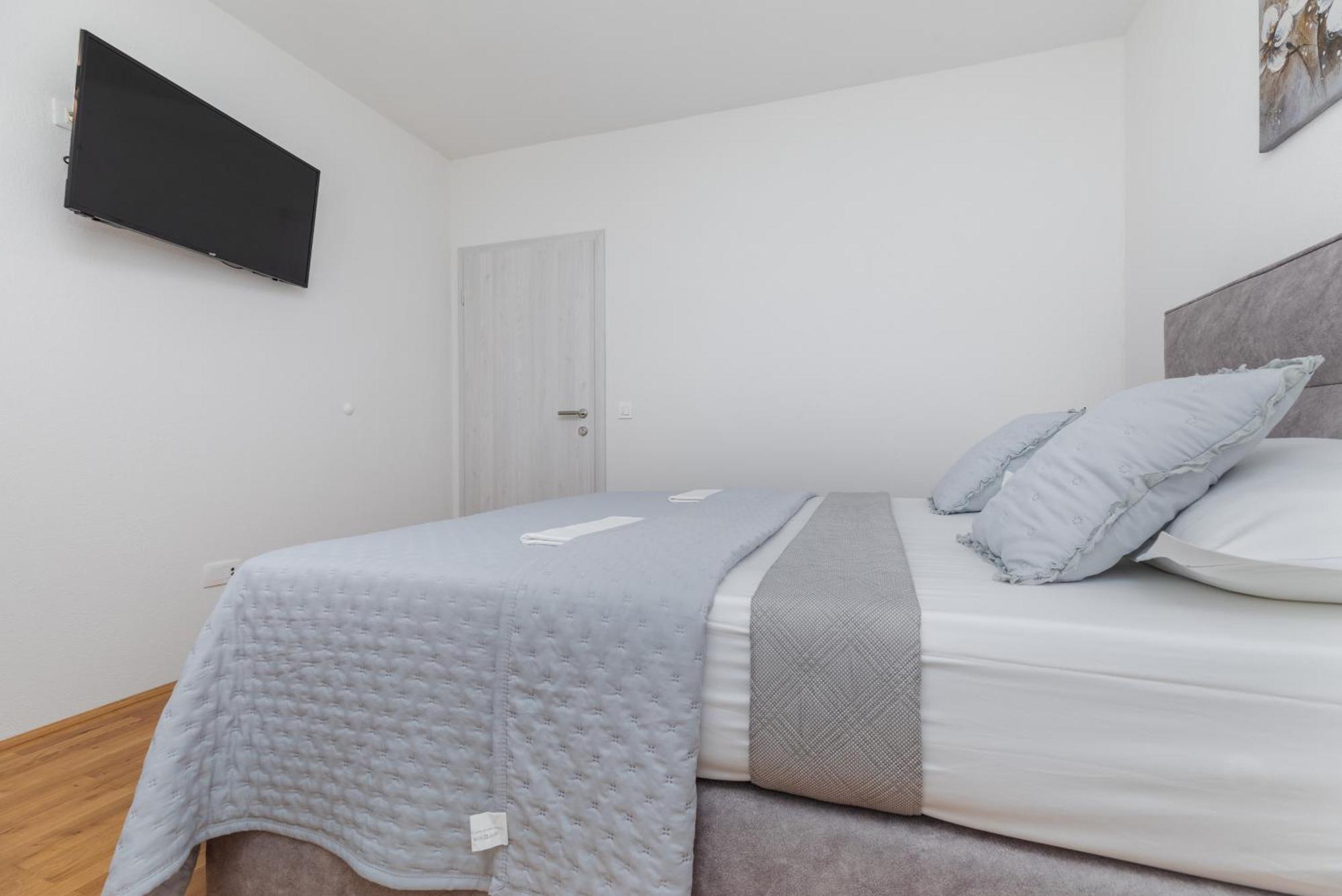 Apartments And Rooms By The Sea Brela, Makarska - 2752 Rom bilde